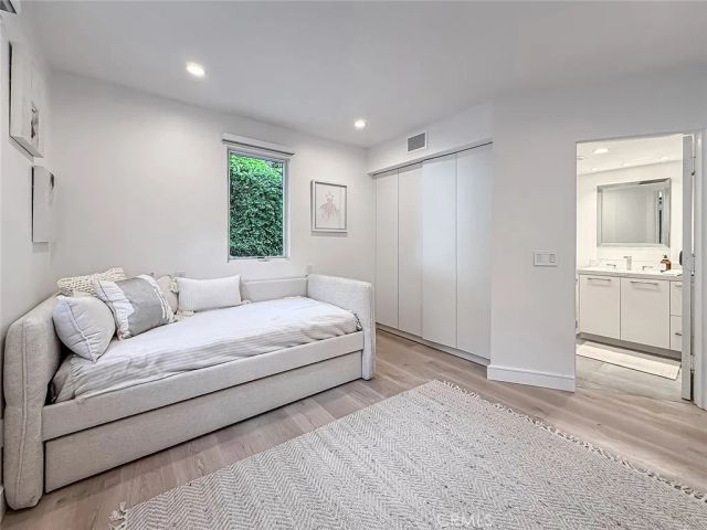 4266 Louise Avenue, Encino, CA 91316