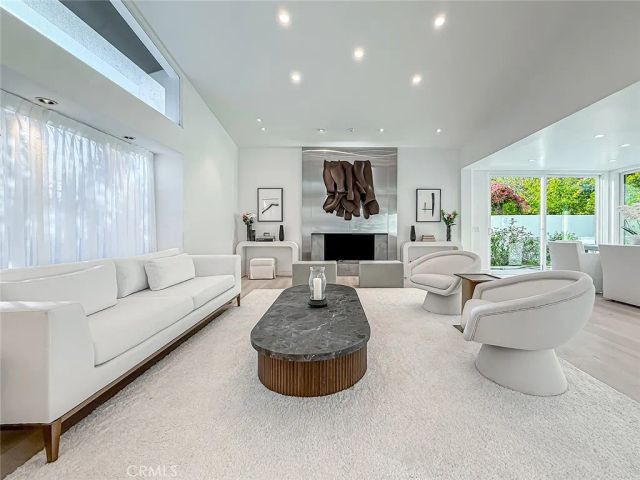 4266 Louise Avenue, Encino, CA 91316