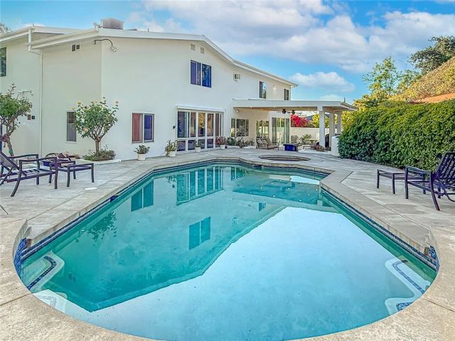 4266 Louise Avenue, Encino, CA 91316