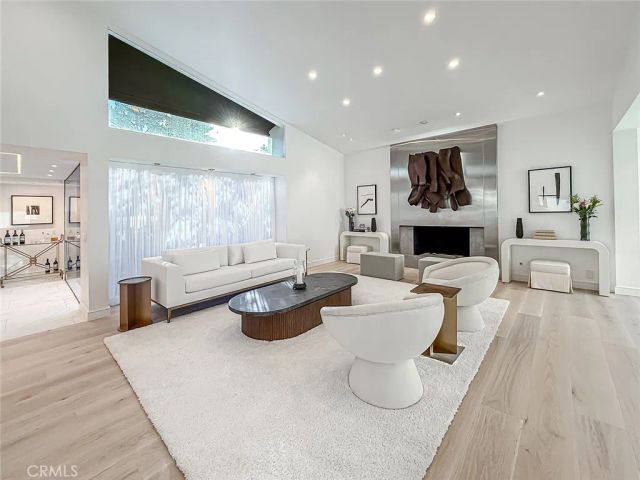 4266 Louise Avenue, Encino, CA 91316