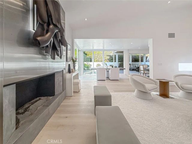 4266 Louise Avenue, Encino, CA 91316