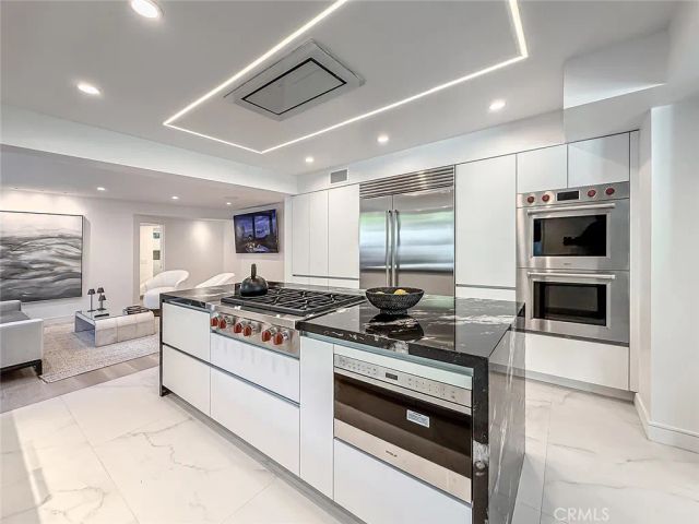 4266 Louise Avenue, Encino, CA 91316
