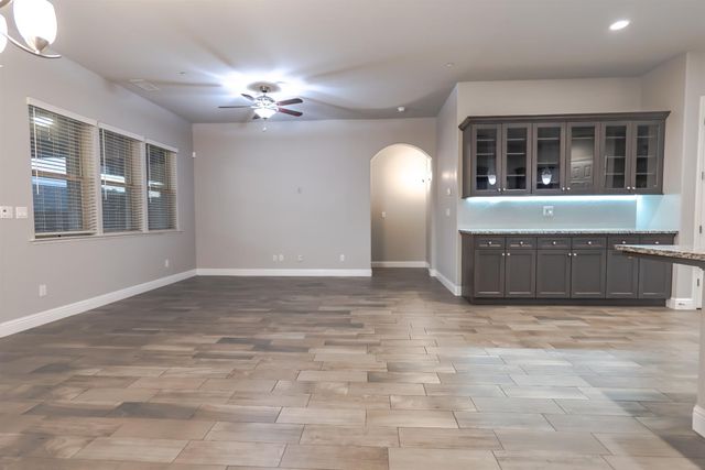 6638 W Kadota Avenue, Fresno, CA 93723