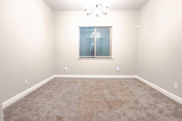 6638 W Kadota Avenue, Fresno, CA 93723