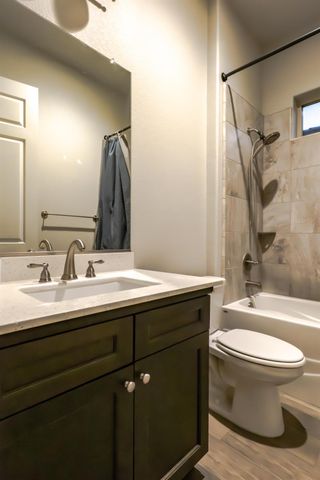 6638 W Kadota Avenue, Fresno, CA 93723