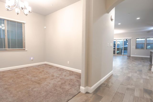 6638 W Kadota Avenue, Fresno, CA 93723