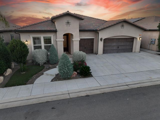 6638 W Kadota Avenue, Fresno, CA 93723