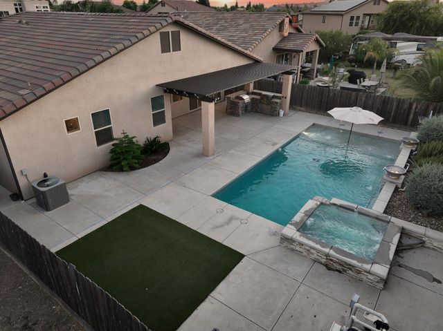 6638 W Kadota Avenue, Fresno, CA 93723
