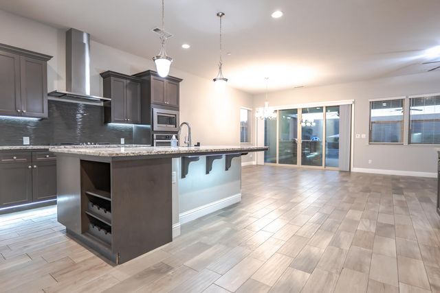 6638 W Kadota Avenue, Fresno, CA 93723
