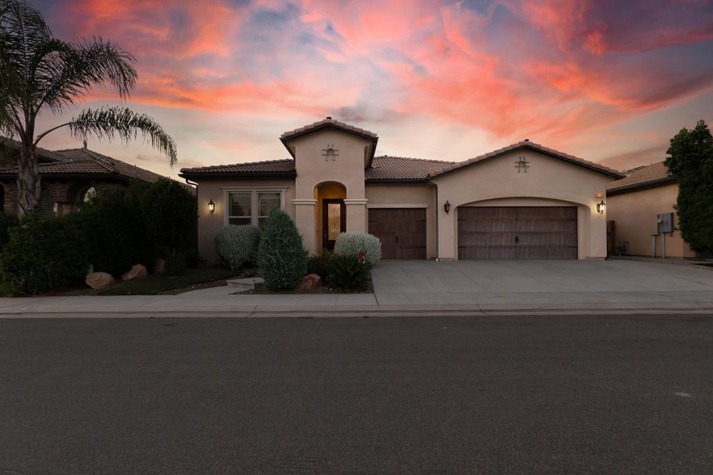 6638 W Kadota Avenue, Fresno, CA 93723