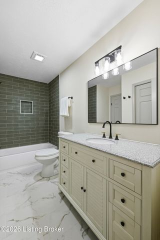 223 Washington Cir, La Grange, KY 40031