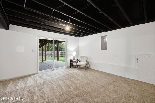 223 Washington Cir, La Grange, KY 40031