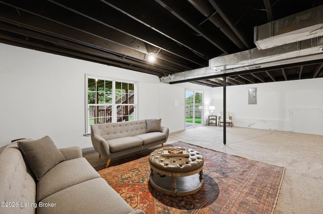 223 Washington Cir, La Grange, KY 40031