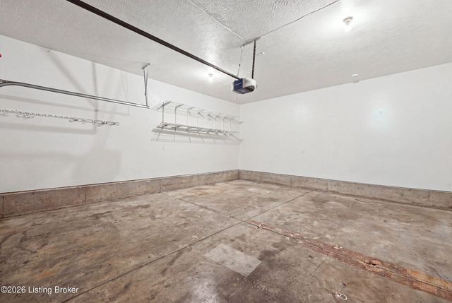 223 Washington Cir, La Grange, KY 40031