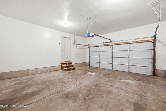 223 Washington Cir, La Grange, KY 40031