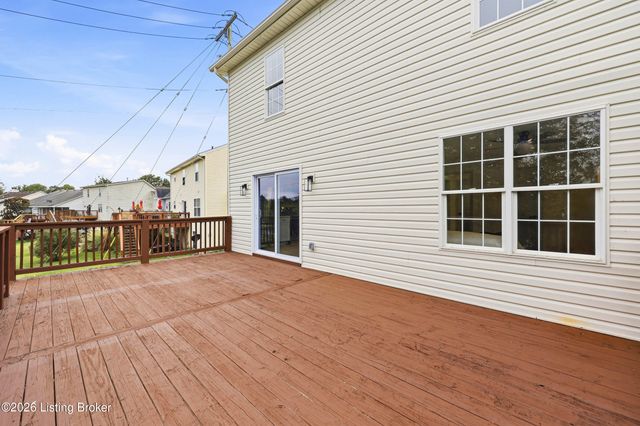 223 Washington Cir, La Grange, KY 40031