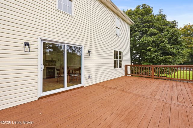223 Washington Cir, La Grange, KY 40031