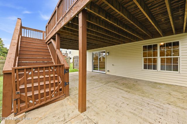 223 Washington Cir, La Grange, KY 40031