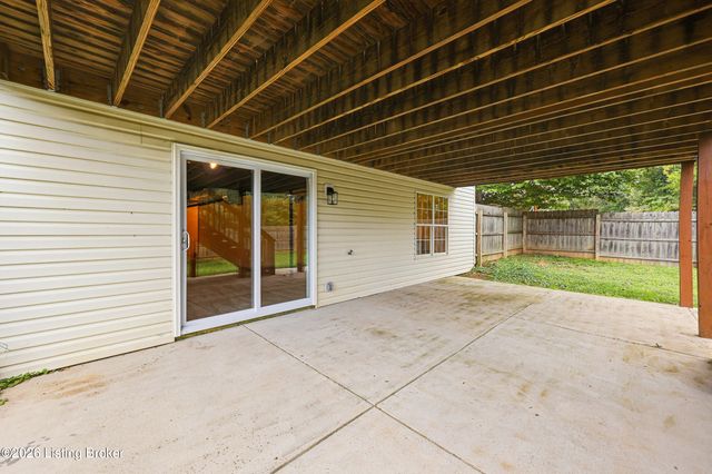 223 Washington Cir, La Grange, KY 40031