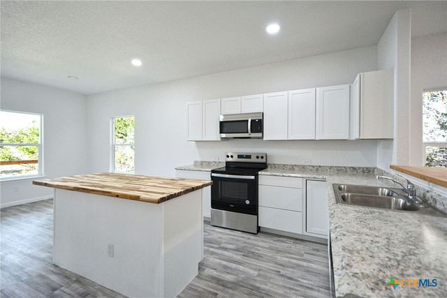 1234 Clearcreek Drive, Canyon Lake, TX 78133