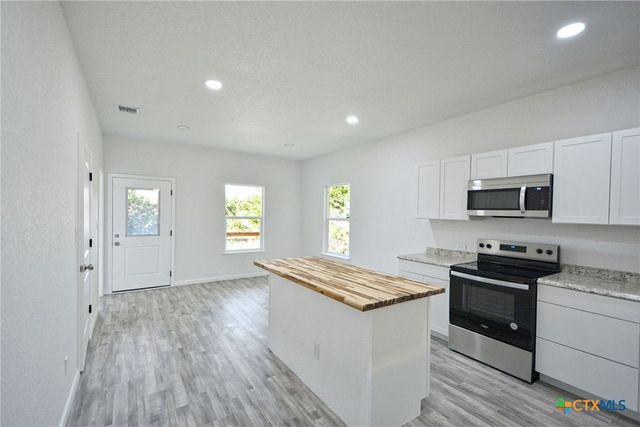 1234 Clearcreek Drive, Canyon Lake, TX 78133