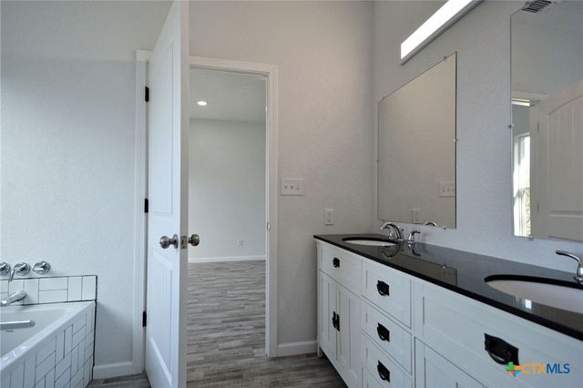 1234 Clearcreek Drive, Canyon Lake, TX 78133