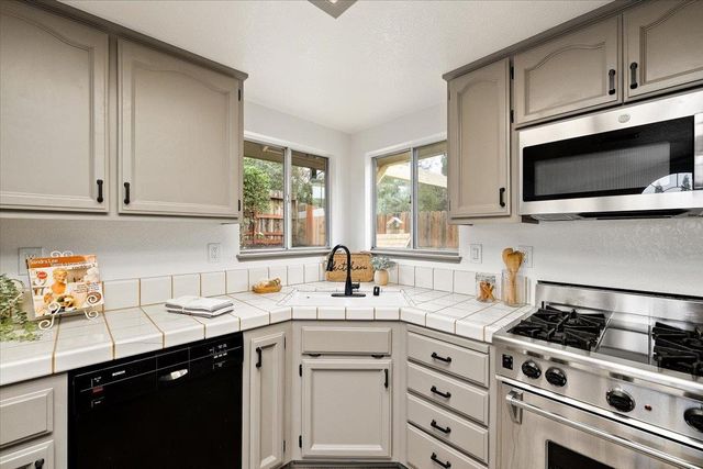 15 Sierra Mesa Ct, Auburn, CA 95603