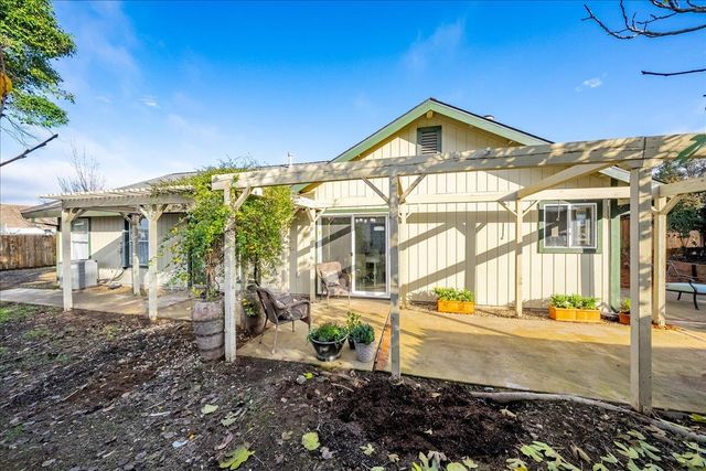 15 Sierra Mesa Ct, Auburn, CA 95603