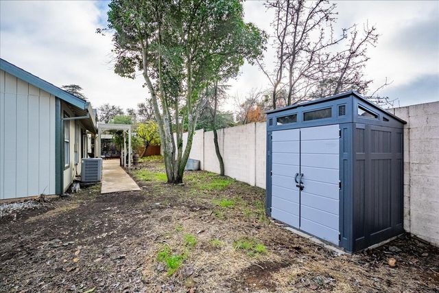 15 Sierra Mesa Ct, Auburn, CA 95603