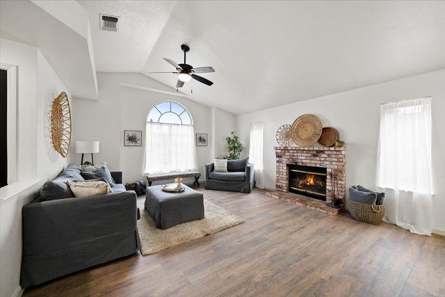 15 Sierra Mesa Ct, Auburn, CA 95603