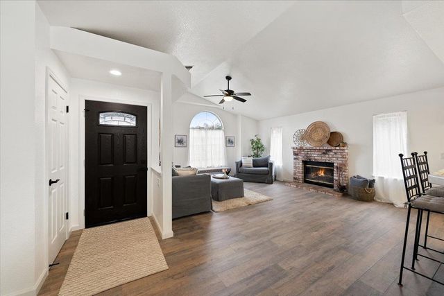 15 Sierra Mesa Ct, Auburn, CA 95603