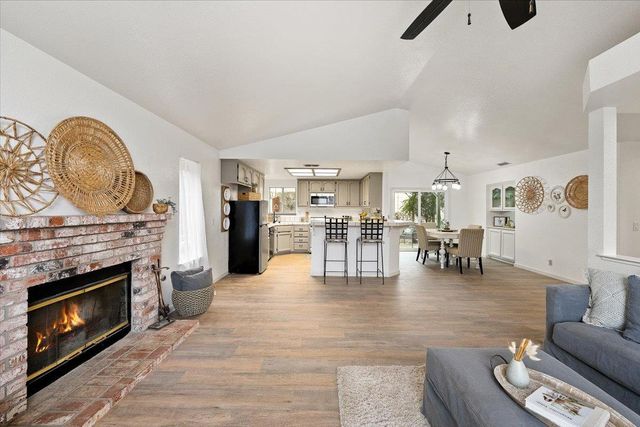 15 Sierra Mesa Ct, Auburn, CA 95603