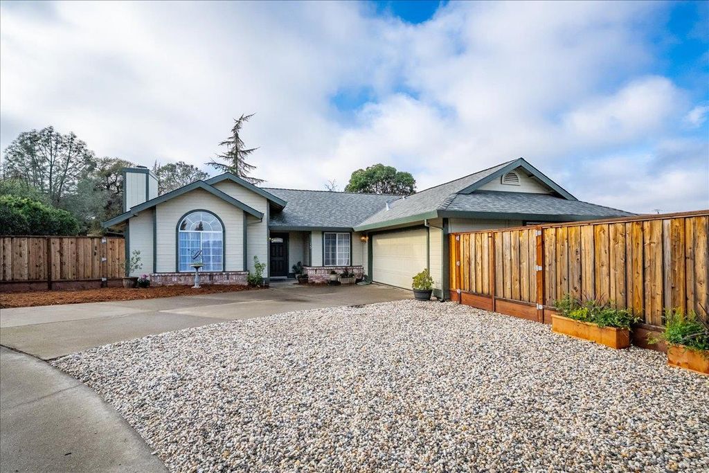 15 Sierra Mesa Ct, Auburn, CA 95603