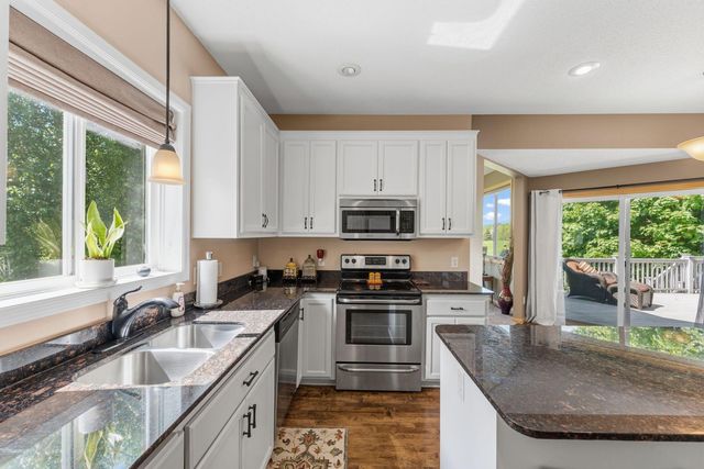 2810 White Eagle Drive, Woodbury, MN 55129