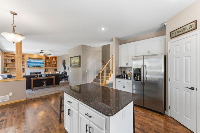 2810 White Eagle Drive, Woodbury, MN 55129