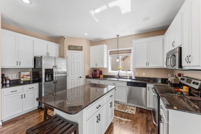 2810 White Eagle Drive, Woodbury, MN 55129