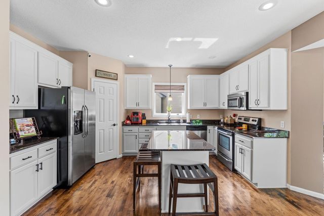 2810 White Eagle Drive, Woodbury, MN 55129