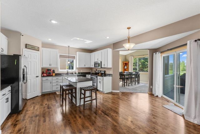 2810 White Eagle Drive, Woodbury, MN 55129