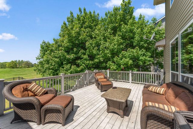 2810 White Eagle Drive, Woodbury, MN 55129