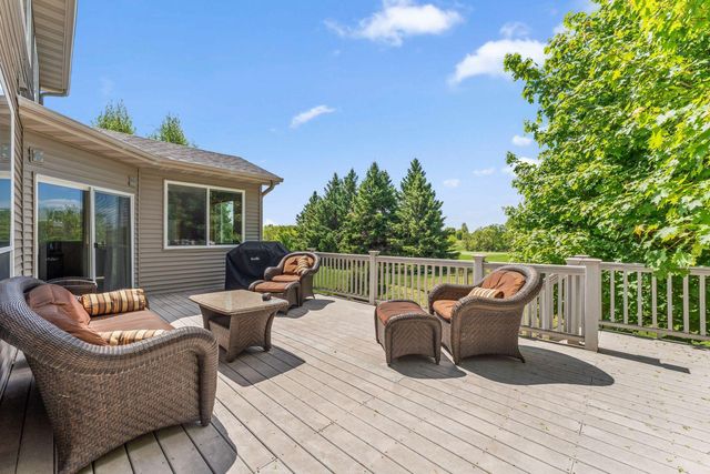 2810 White Eagle Drive, Woodbury, MN 55129
