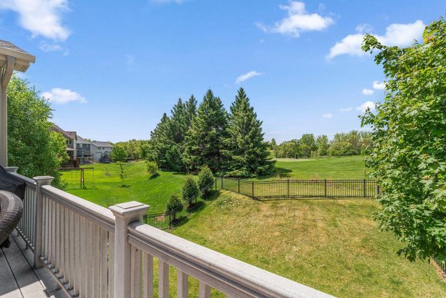 2810 White Eagle Drive, Woodbury, MN 55129