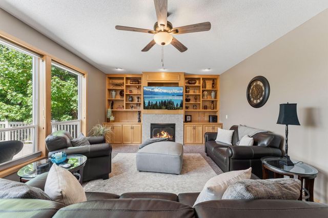 2810 White Eagle Drive, Woodbury, MN 55129