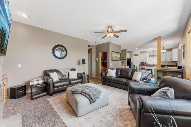 2810 White Eagle Drive, Woodbury, MN 55129