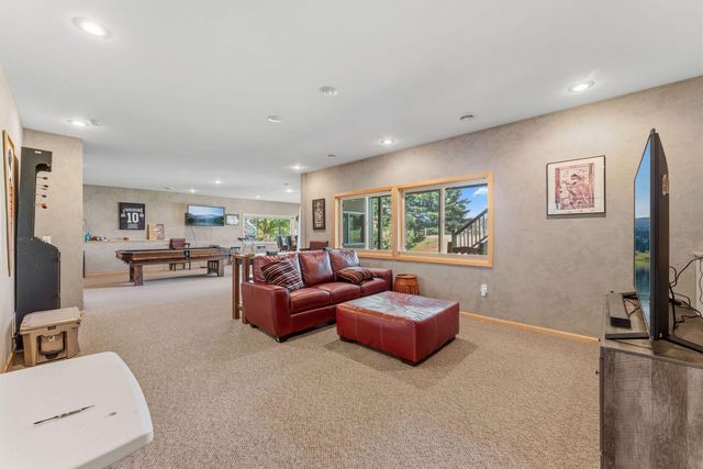 2810 White Eagle Drive, Woodbury, MN 55129