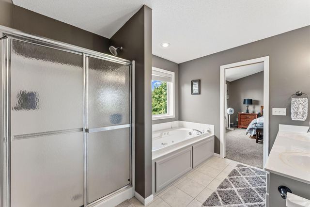 2810 White Eagle Drive, Woodbury, MN 55129