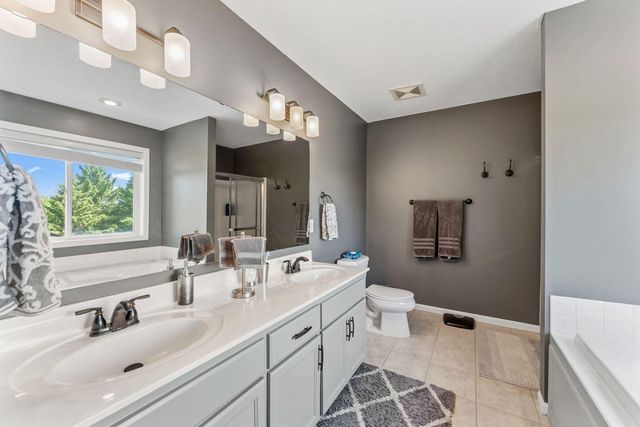 2810 White Eagle Drive, Woodbury, MN 55129
