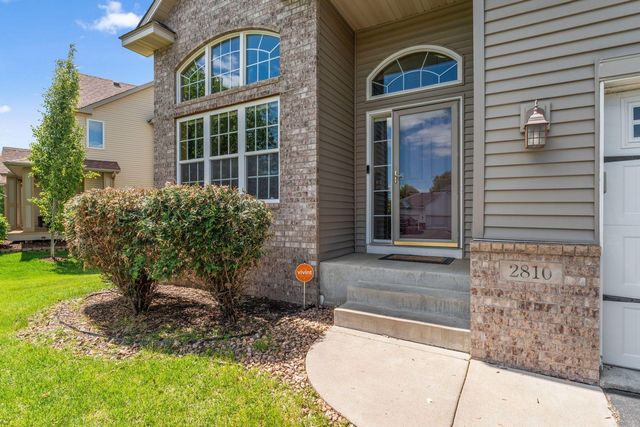 2810 White Eagle Drive, Woodbury, MN 55129