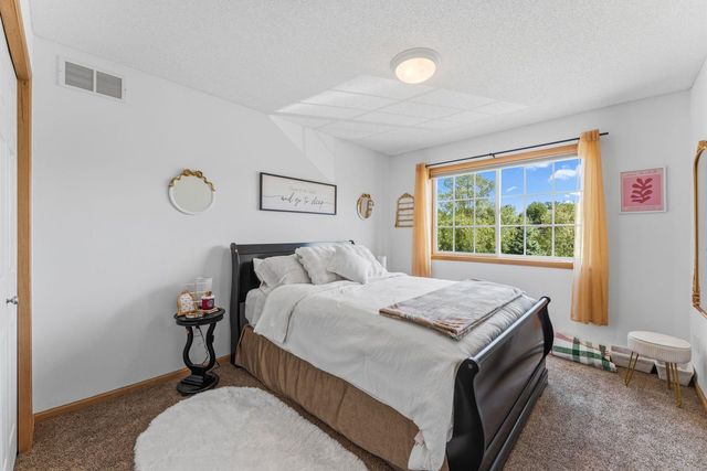 2810 White Eagle Drive, Woodbury, MN 55129