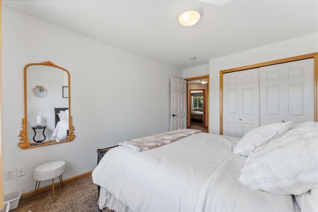 2810 White Eagle Drive, Woodbury, MN 55129