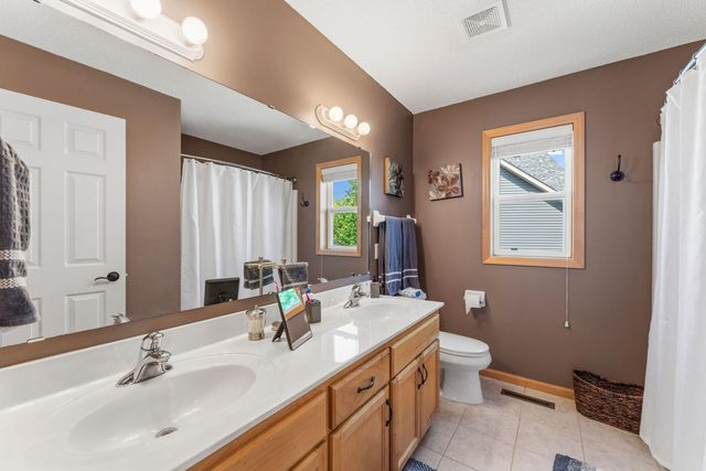 2810 White Eagle Drive, Woodbury, MN 55129
